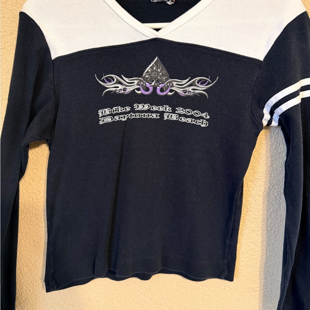 Source Unknown Black and White Long Sleeve V-Neck Tee with Purple Graphic